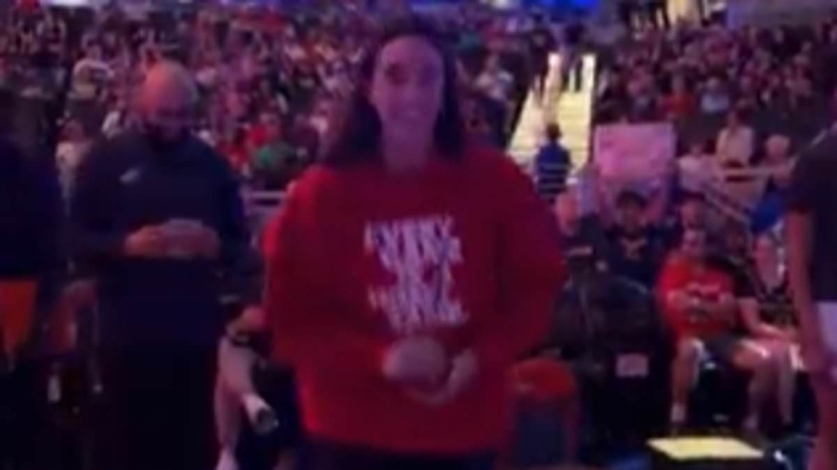 Caitlin Clark forced to apologize to Indiana Fever fan after courtside incident