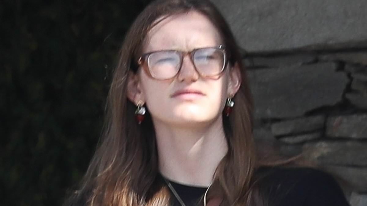 Ben Affleck and Jennifer Garner's daughter Violet reveals which relative she's leaning on amid climate 'controversy'