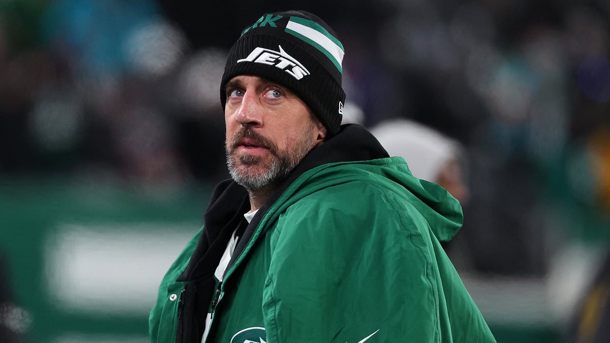 BREAKING NEWS Aaron Rodgers to sign one-year contract with the Pittsburgh Steelers