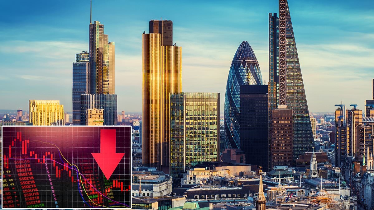 Investors pull another £449m out of UK stocks despite Footsie's strong recent performance