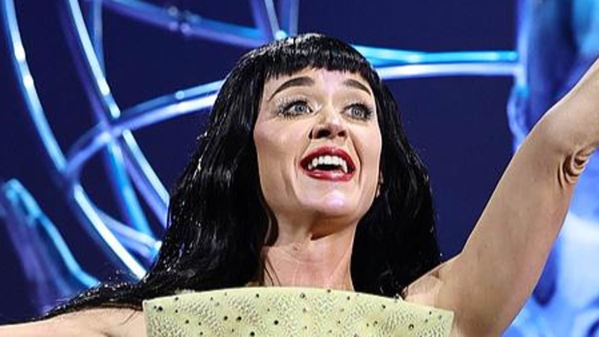 Katy Perry suffers terrifying onstage mishap during Sydney concert of her Lifetimes Tour