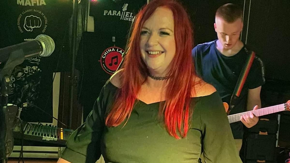 Singer, 57, who nicknamed herself 'Fat Emma' looks unrecognisable after shedding 3st using Mounjaro