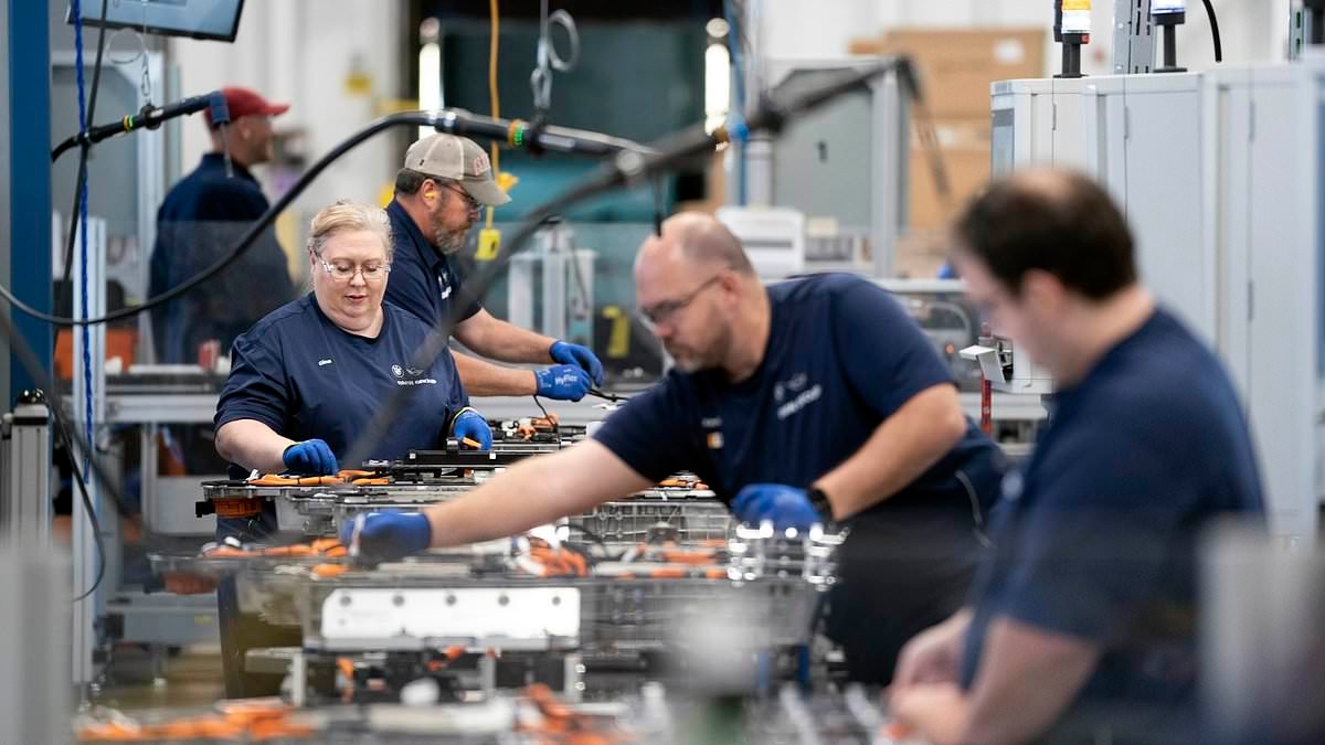 BREAKING NEWS Fresh blow for Trump as hiring slows as uncertainty weighs on the economy