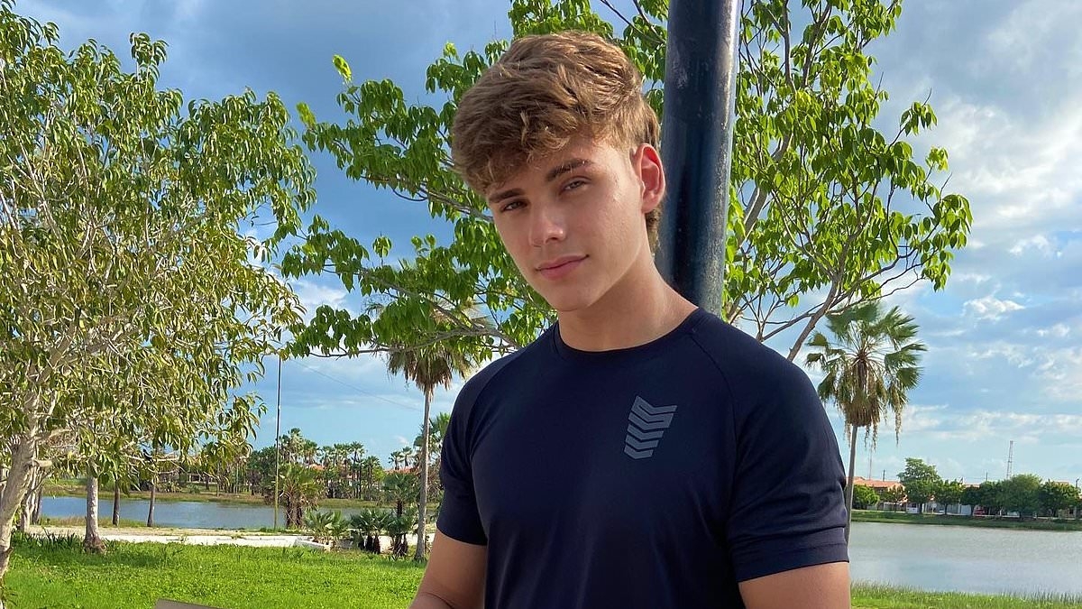 Teen's high school graduation photo shoot on the beach ends in tragedy