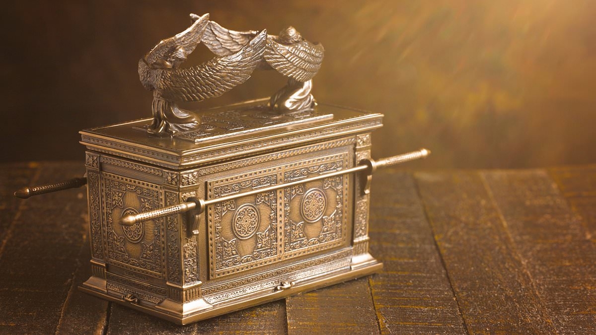 Hidden 'fingerprints' found in the Bible after thousands of years rewrite the story of the Ark of the Covenant