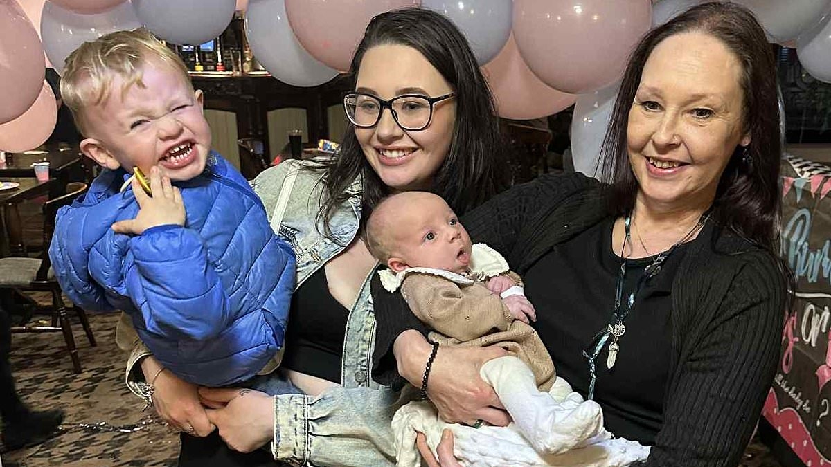 Mystery over 'heartbreaking' message in a bottle that left people in tears is solved as bereaved daughter reveals her late mother's final wishes