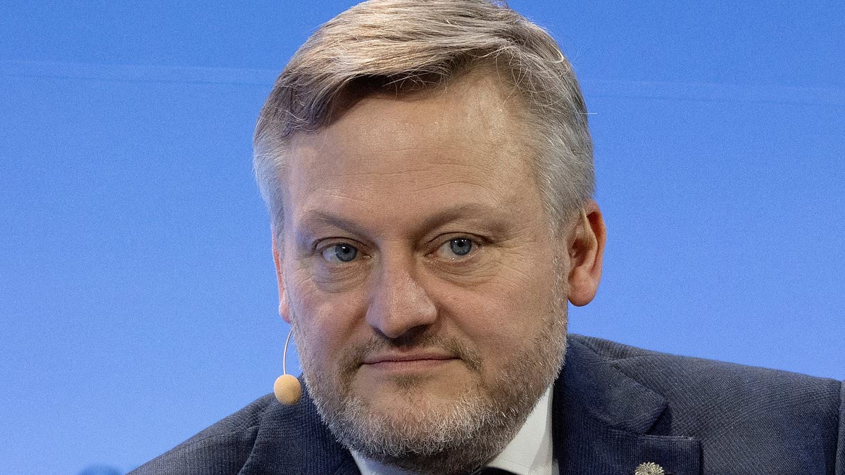 BP battles for its independence amid takeover talk