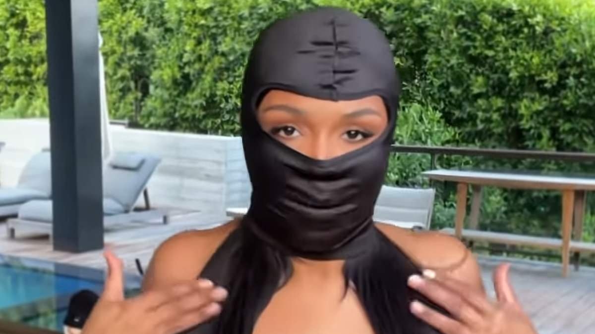 Lizzo shows off dramatic weight-loss in VERY tiny bikini in racy dance video