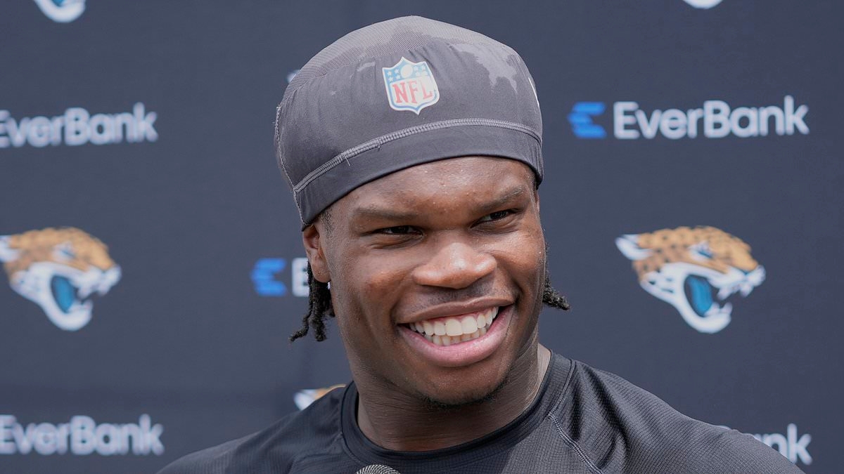 Fans split over Travis Hunter viral clip as Jaguars teammate appears to scold rookie for dancing at practice