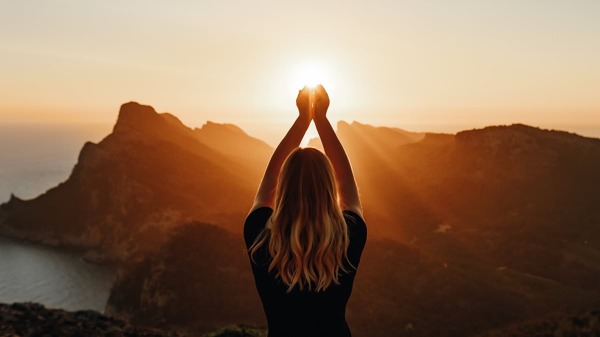 EXCLUSIVE If you know how to ask, your dead loved ones CAN send you signs of hope. Open yourself to a higher plane - the results are miraculous: By former Navy commander SUZANNE GIESEMANN, whose spiritual journey changed her life