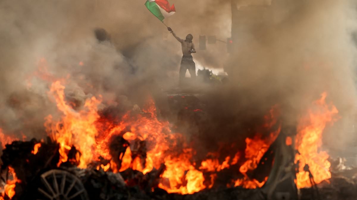 Los Angeles erupts in anarchy as protesters storm major highway and clash with law enforcement