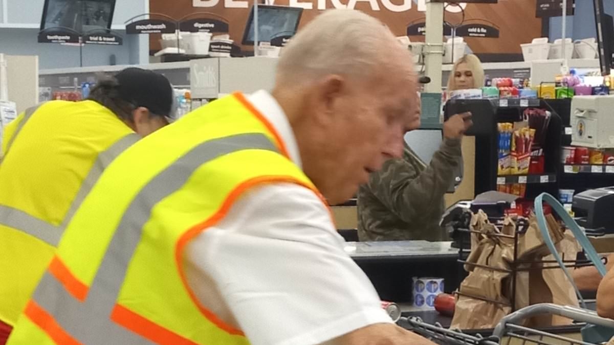 Renowned architect, 80, spotted bagging groceries to pay off late wife's crippling medical debt