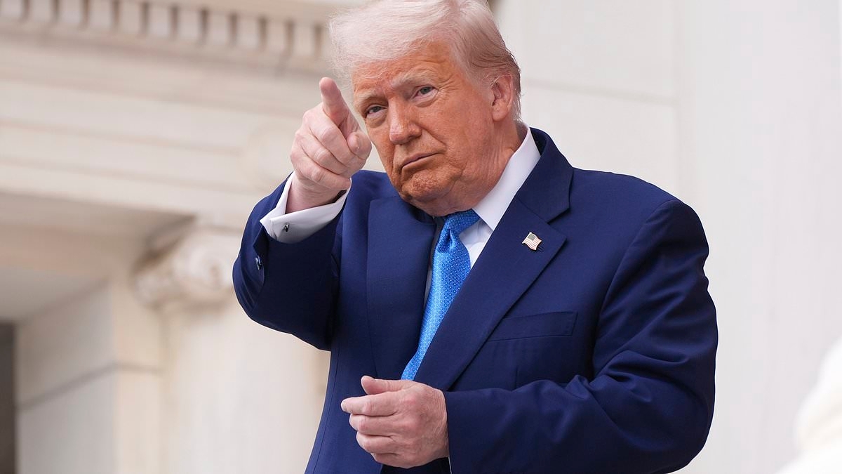 Poll: Trump's latest approval rating falls
