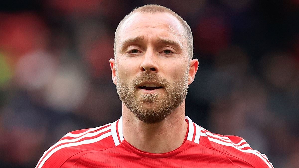BREAKING NEWS Man United announce 10-MAN list of players being left unemployed on free transfers - including three-time Premier League winner and £40m star