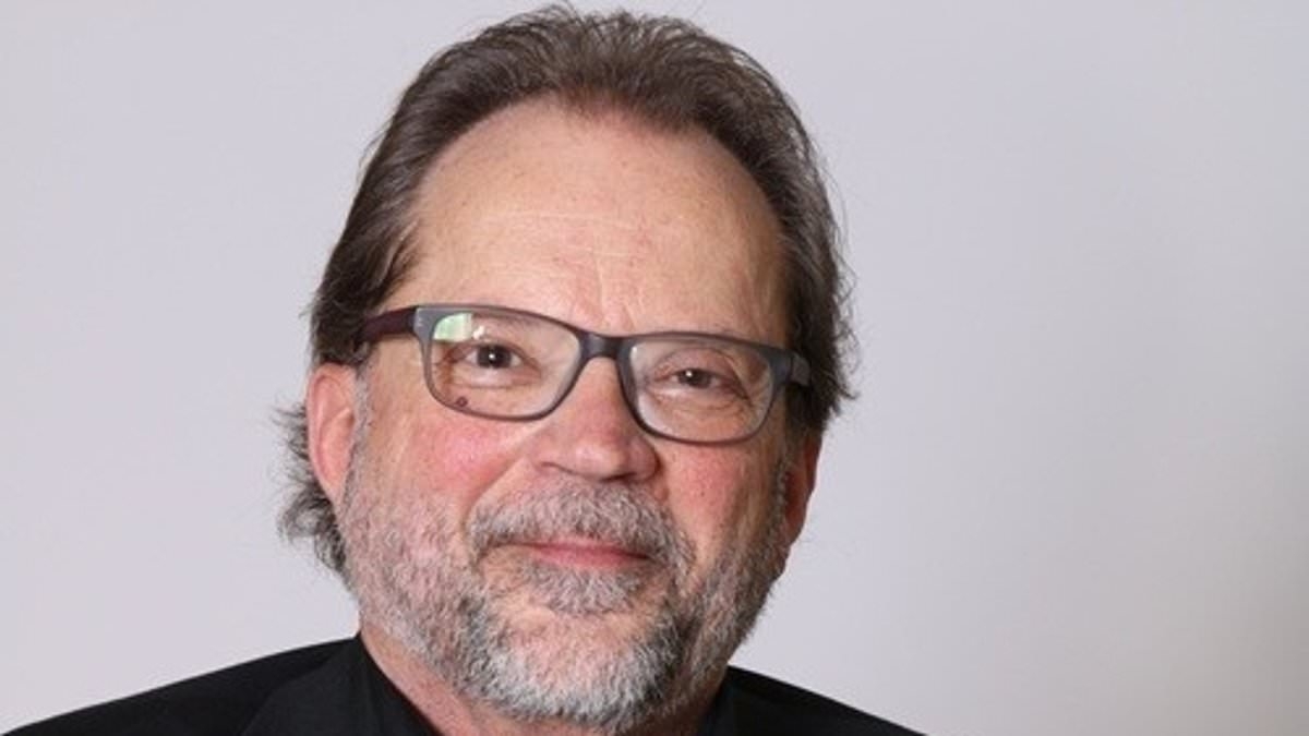 Beloved radio host TJ Phillips's devastated colleagues announce his death live on-air