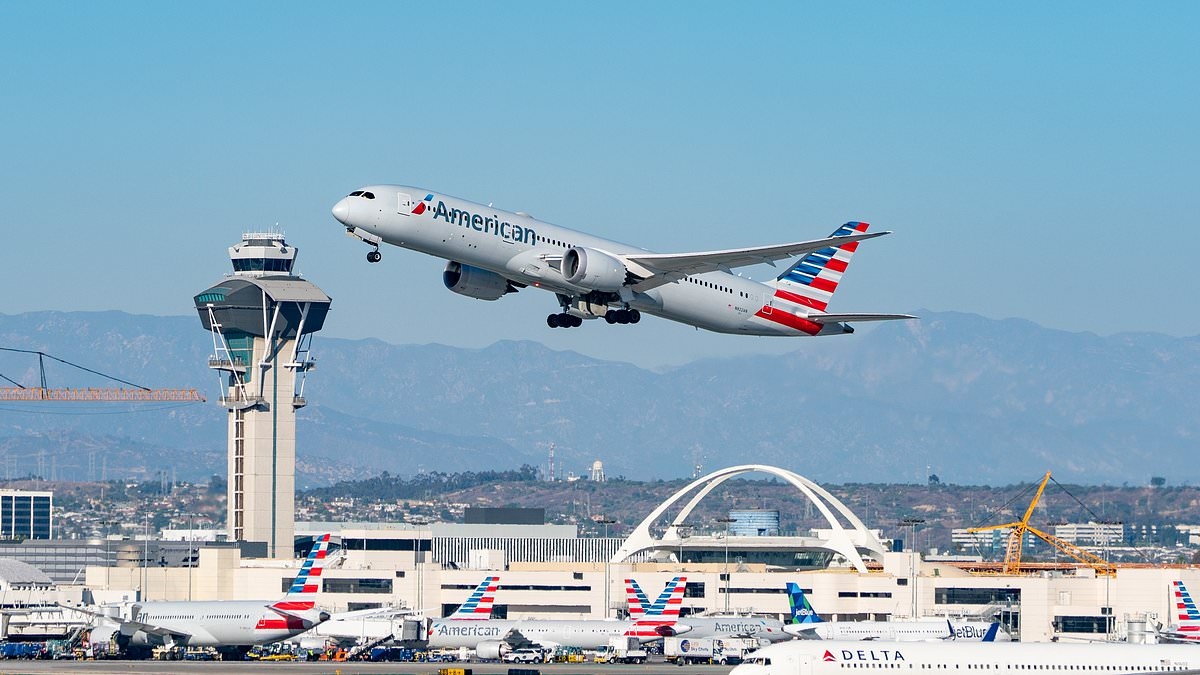 Unbelievable reason American Airlines flight to Naples was forced to divert 140 miles away from its destination
