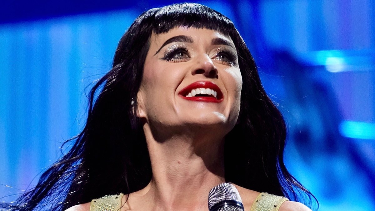 Katy Perry strips down to a bikini at a Bondi bathhouse she takes a break from her Lifetimes Tour