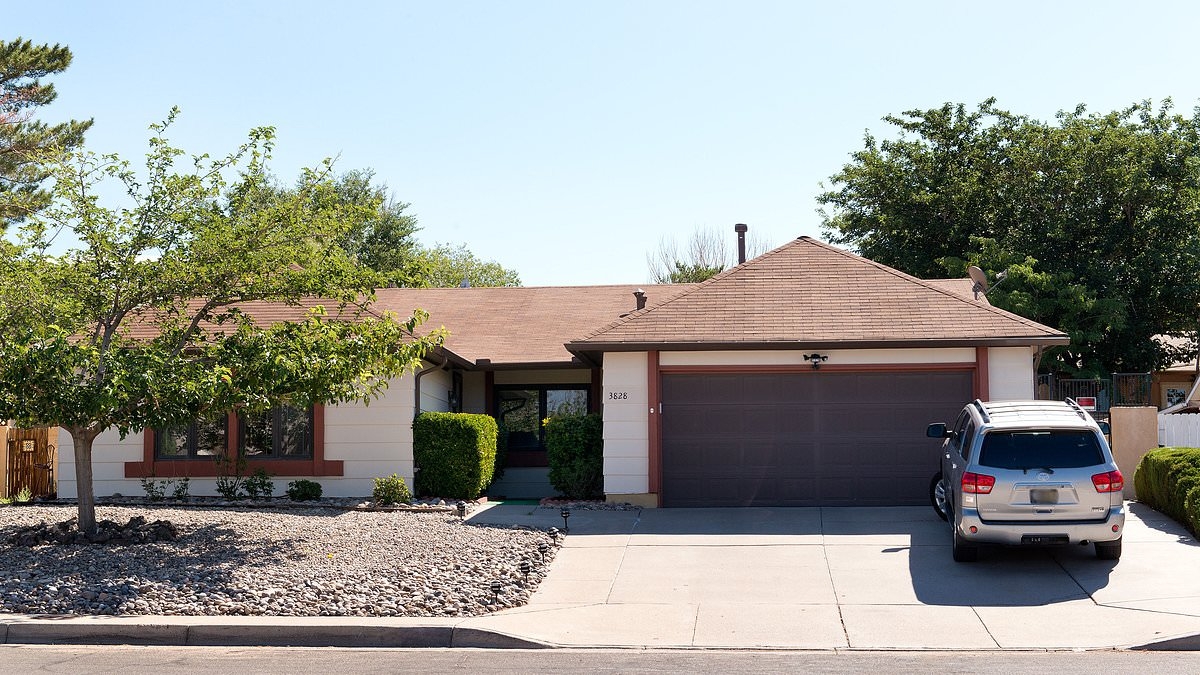 Owner of iconic 'Breaking Bad' home takes extreme measure to get fans off her Albuquerque driveway