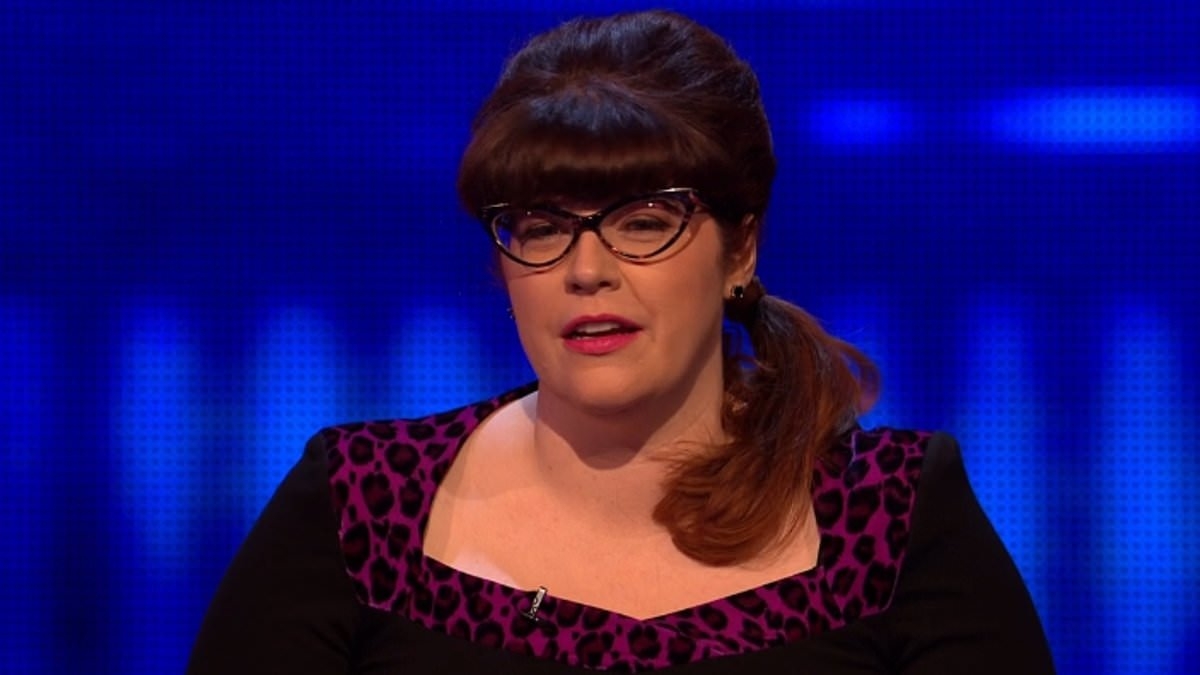 Livid The Chase fans accuse Bradley Walsh of 'stitching up' contestant with two sneaky tactics to secure Jenny Ryan's victory