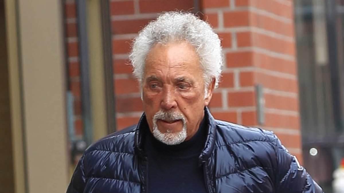 Tom Jones reveals he 'almost collapsed' while recording iconic James Bond theme tune