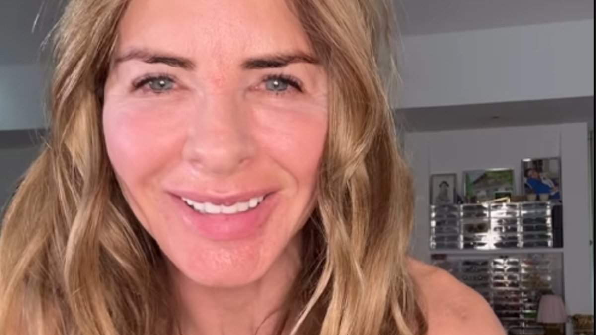 Trinny Woodall, 61, displays her impressive abs in skintight matching gym set as she hosts a yoga session with fans