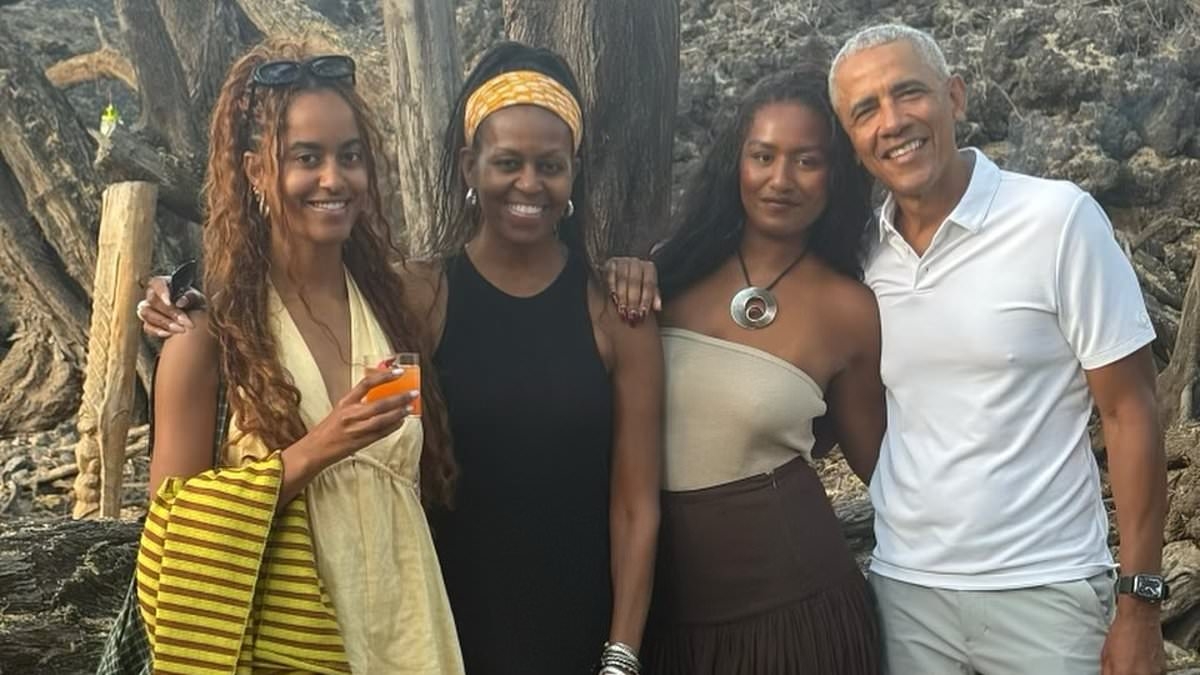 BREAKING NEWS Barack and Michelle Obama put on brave face with daughters amid divorce rumors and name changes