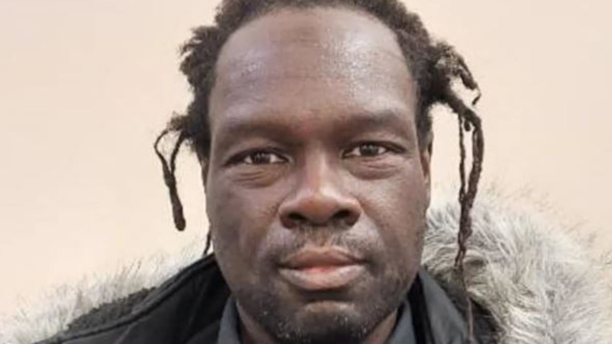 Sex offender who indecently exposed himself at train stations SEVEN times is fined just £1.43 for each offence