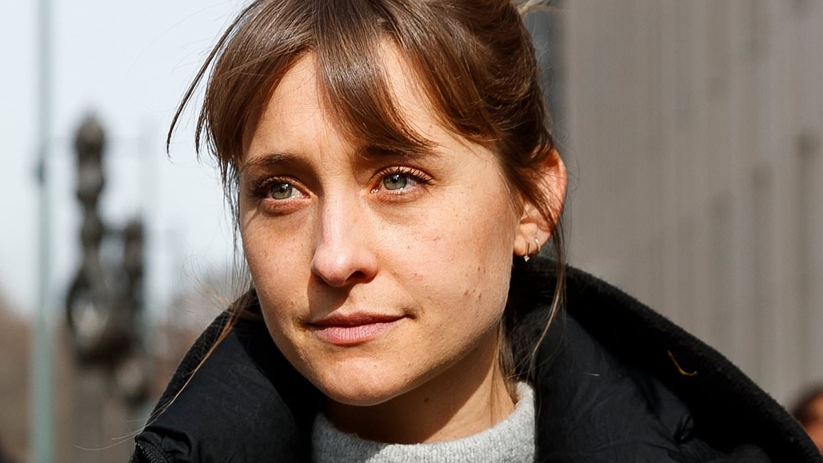 BREAKING NEWS Disgraced Smallville star Allison Mack gets MARRIED two years after sex cult recruiter was released from prison