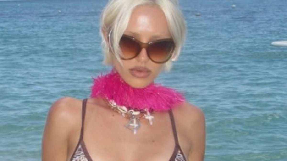 Lisa Rinna's daughter Delilah Hamlin enjoys birthday at the beach