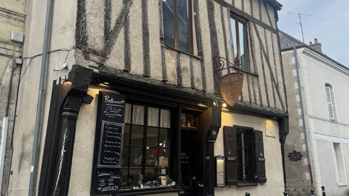 French restaurant leaves customers fuming as it introduces fines for this very common dining mistake - so are you guilty of it?