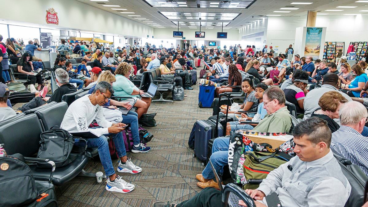 Chaos as US airline suddenly halts operations and warns people with tickets not to come to the airport