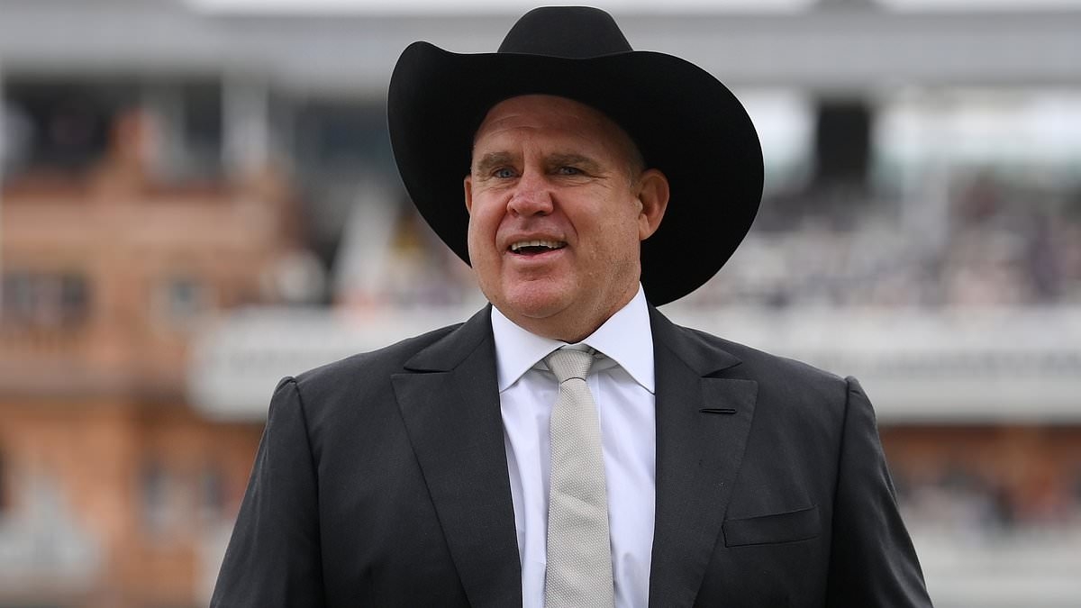 Aussie cricket legend Matthew Hayden leaves fans in shock with his bizarre fashion sense