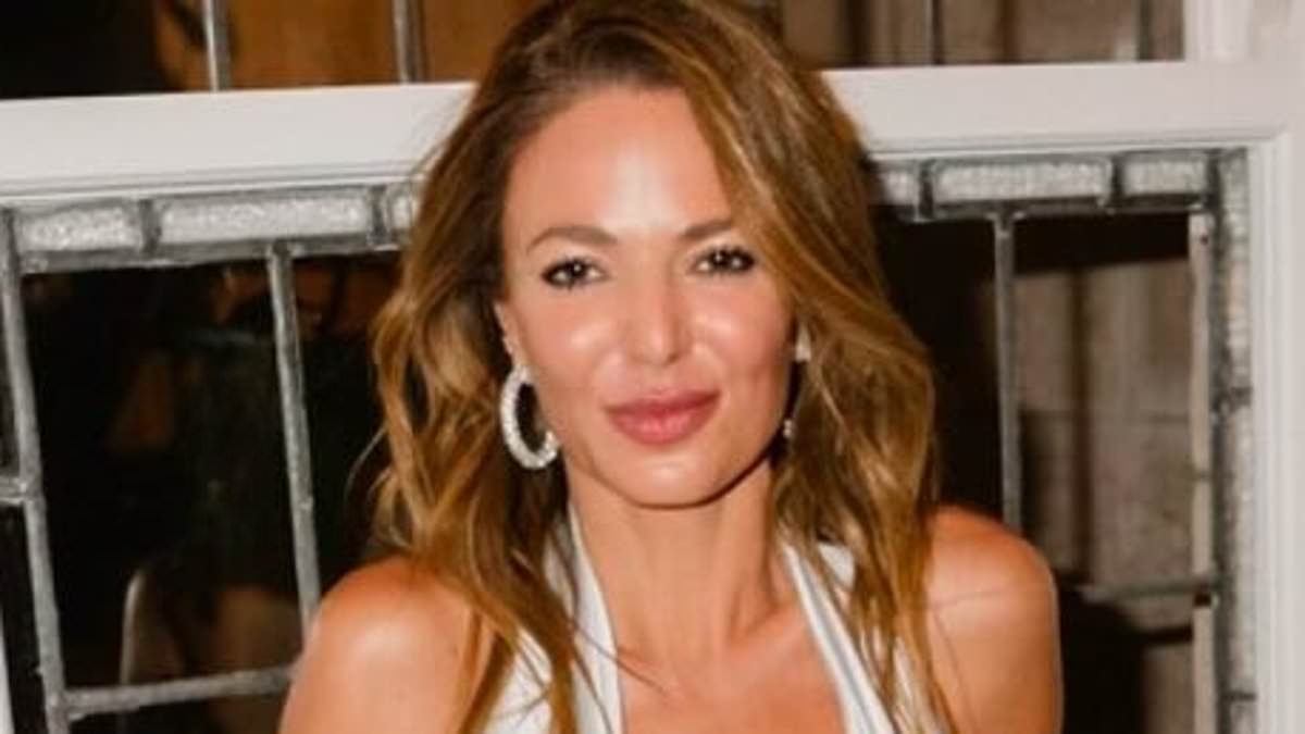 Nude artist Dina Broadhurst risks an Instagram ban after she bares all in racy selfie