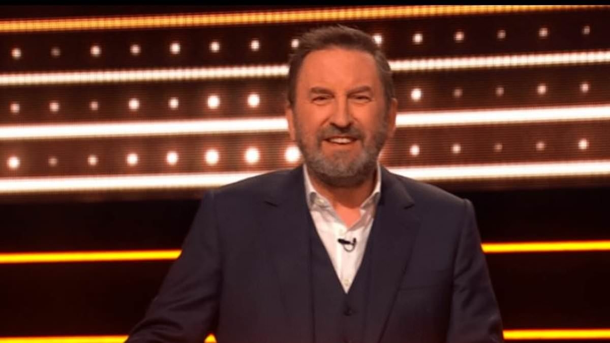 The 1% Club's Lee Mack gasps 'I wasn't expecting that' as simple picture question wipes out 25 players - but can YOU solve it?