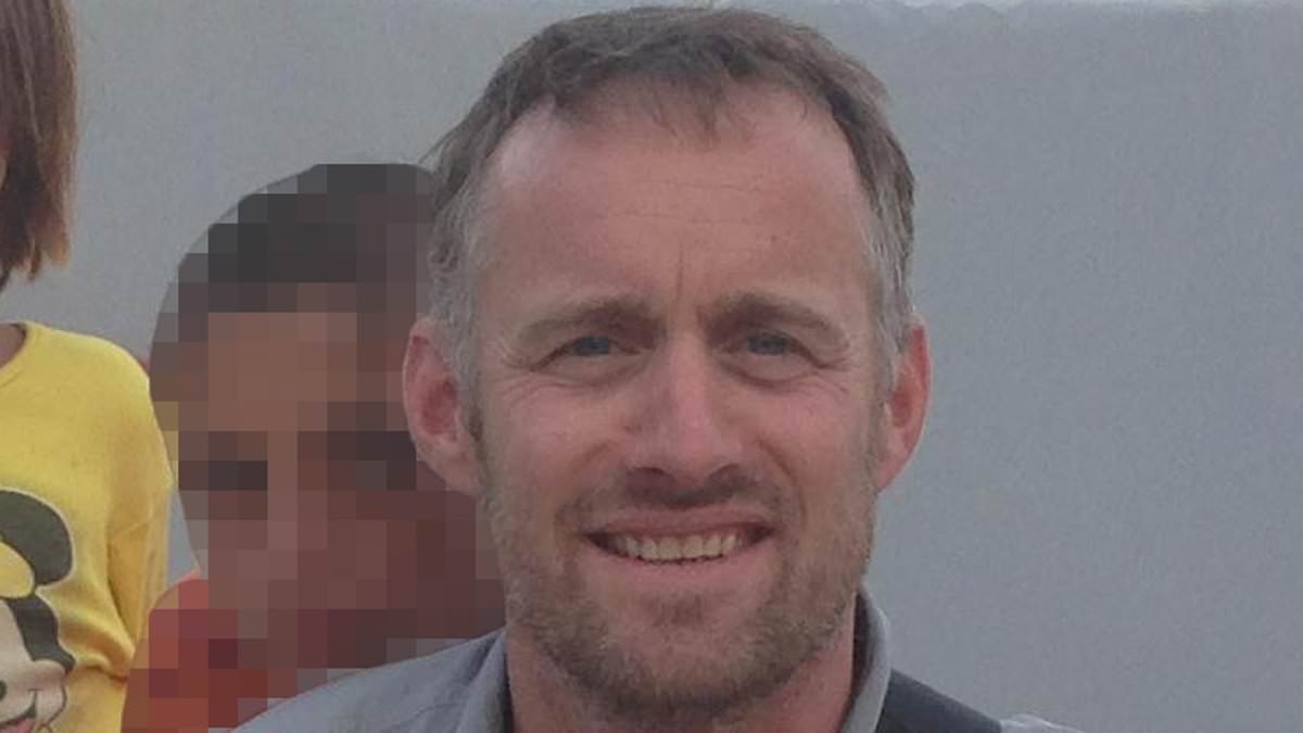 Superfit SAS veteran who needs lung transplant after being 'poisoned' by fumes when ISIS torched oil wells sues his CNN employers for £200,000