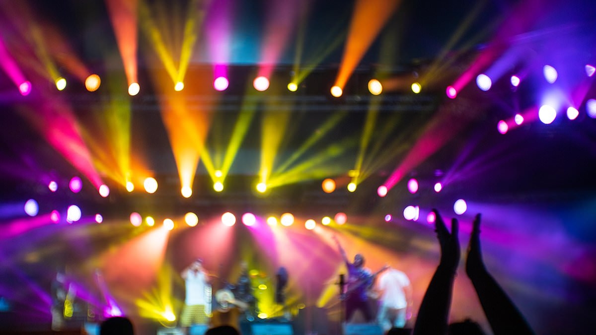 'Seriously ill' rock legend rushed to hospital as band make heartbreaking show announcement
