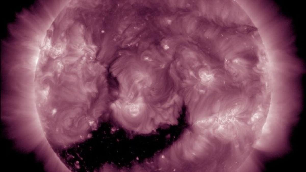 Earth to be hit by powerful shockwave in just HOURS after giant 'claw-shaped' hole bursts through the sun