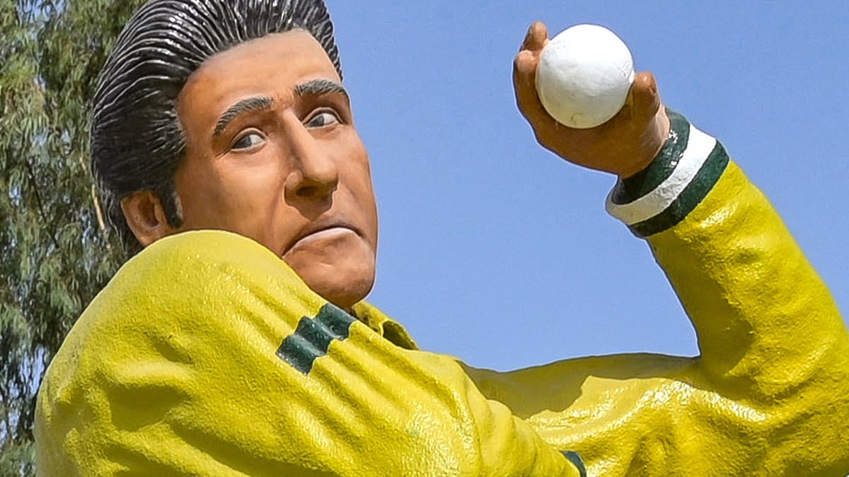 Is this the worst sport statue EVER? Fans have a field day as cricket legend Wasim Akram gets immortalised in tribute that 'looks more like Sylvester Stallone'