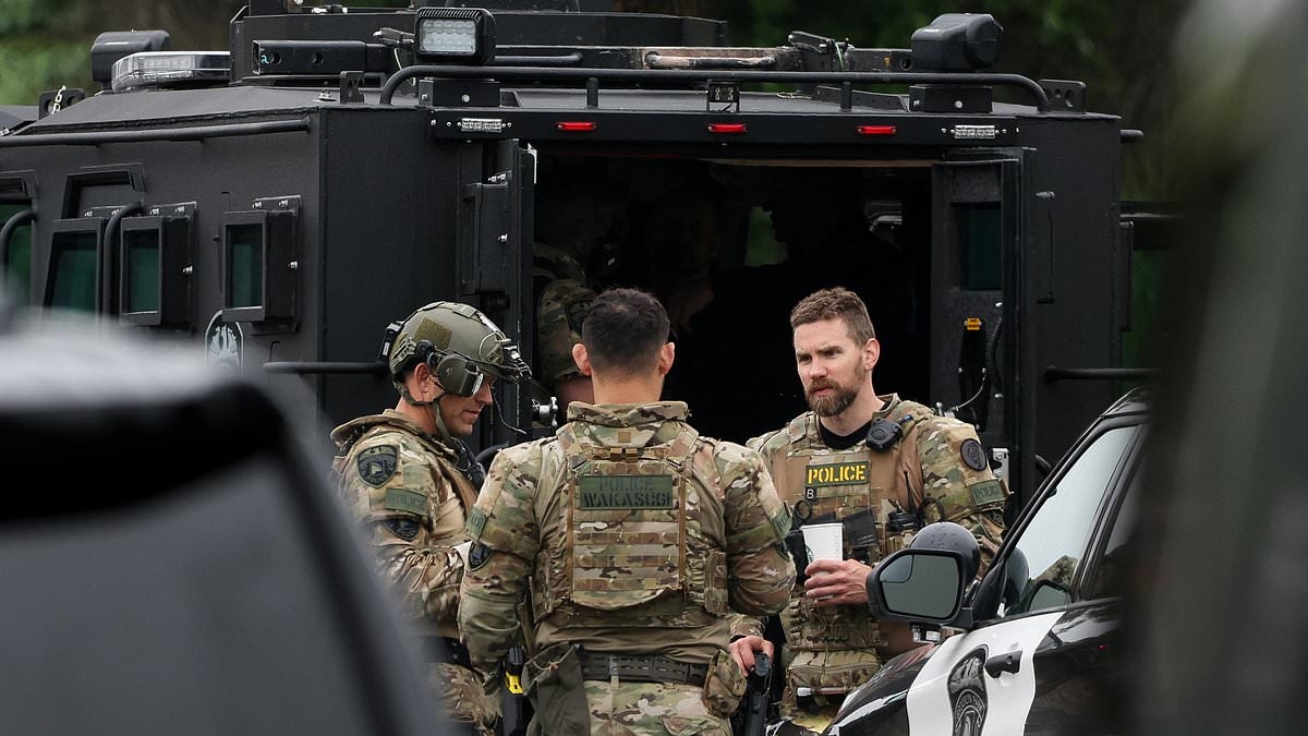 Minnesota shooting latest: Cops in gunfight with suspect but shooter slipped away