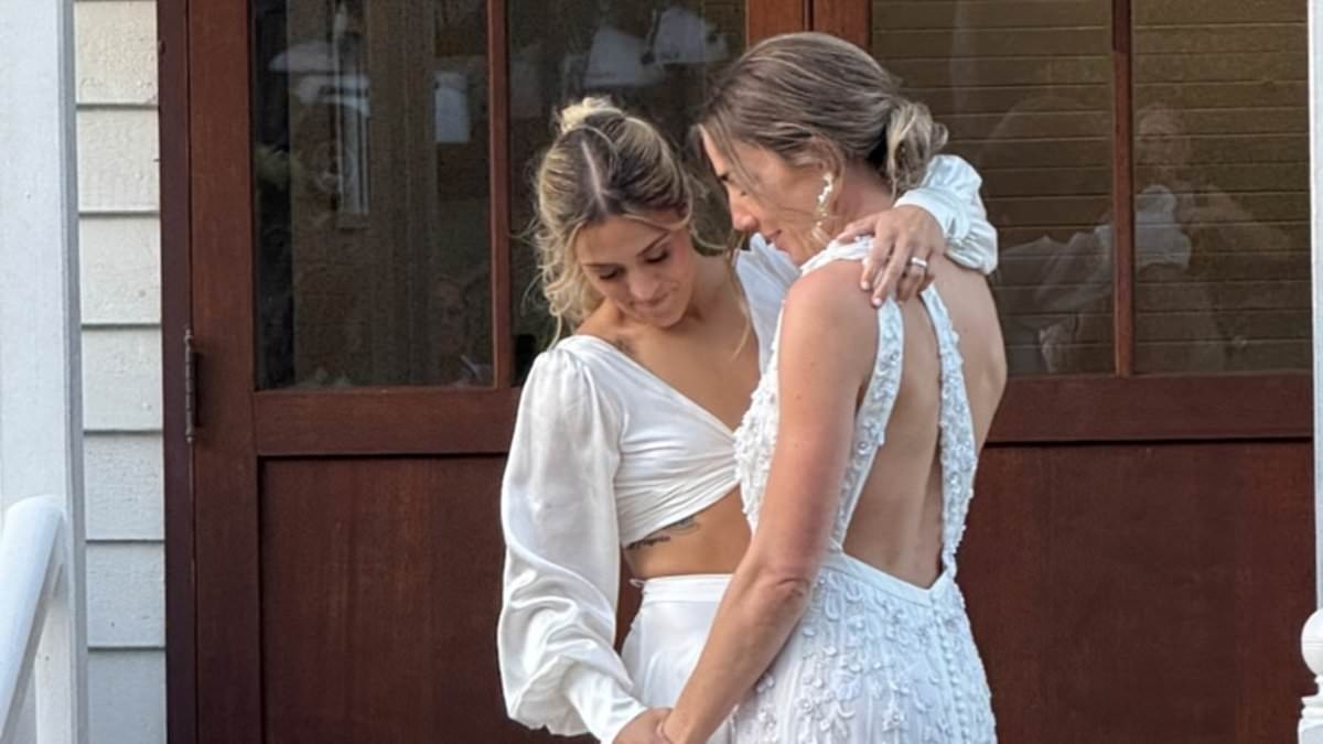 Matildas superstar ties the knot alongside team-mates in stunning Hamilton Island wedding