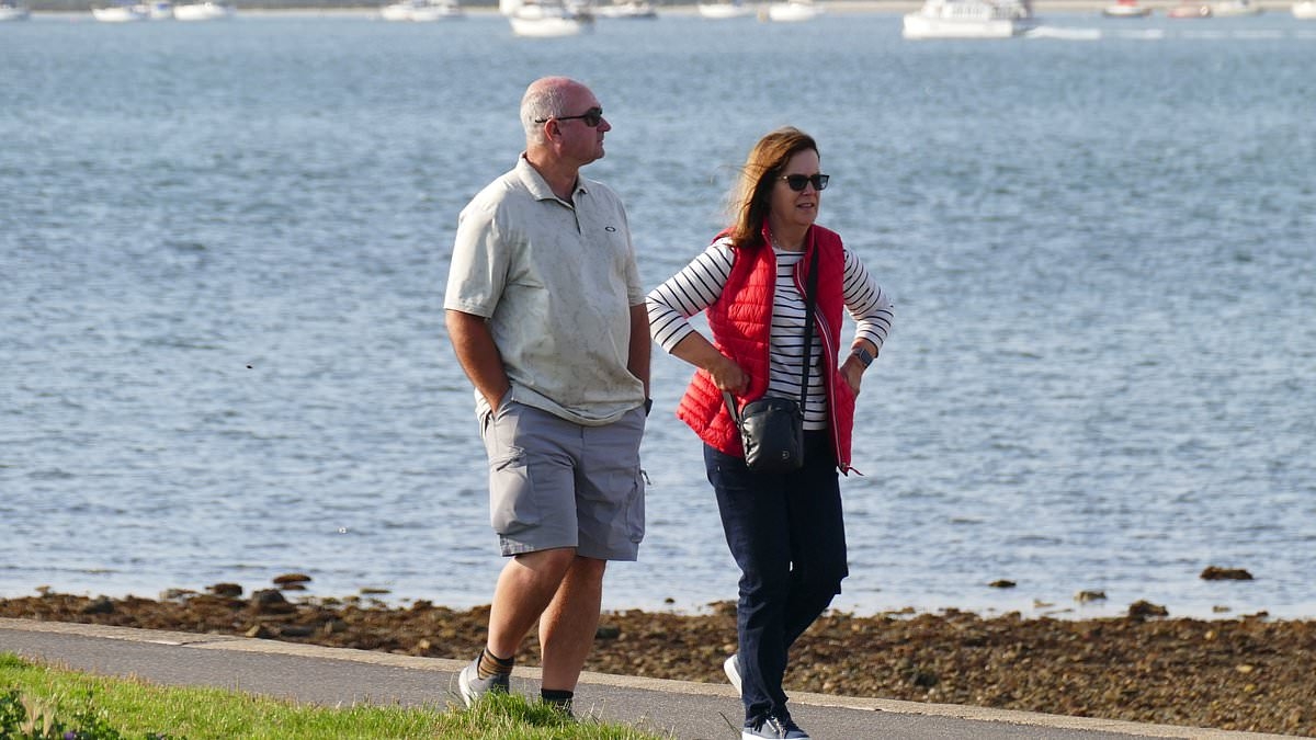 Weather map reveals where temperatures will hit 24C today as balmy summer conditions continue