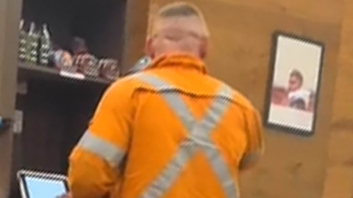 Vain tradie unleashes foul-mouthed rant at barber over a small detail in his new haircut