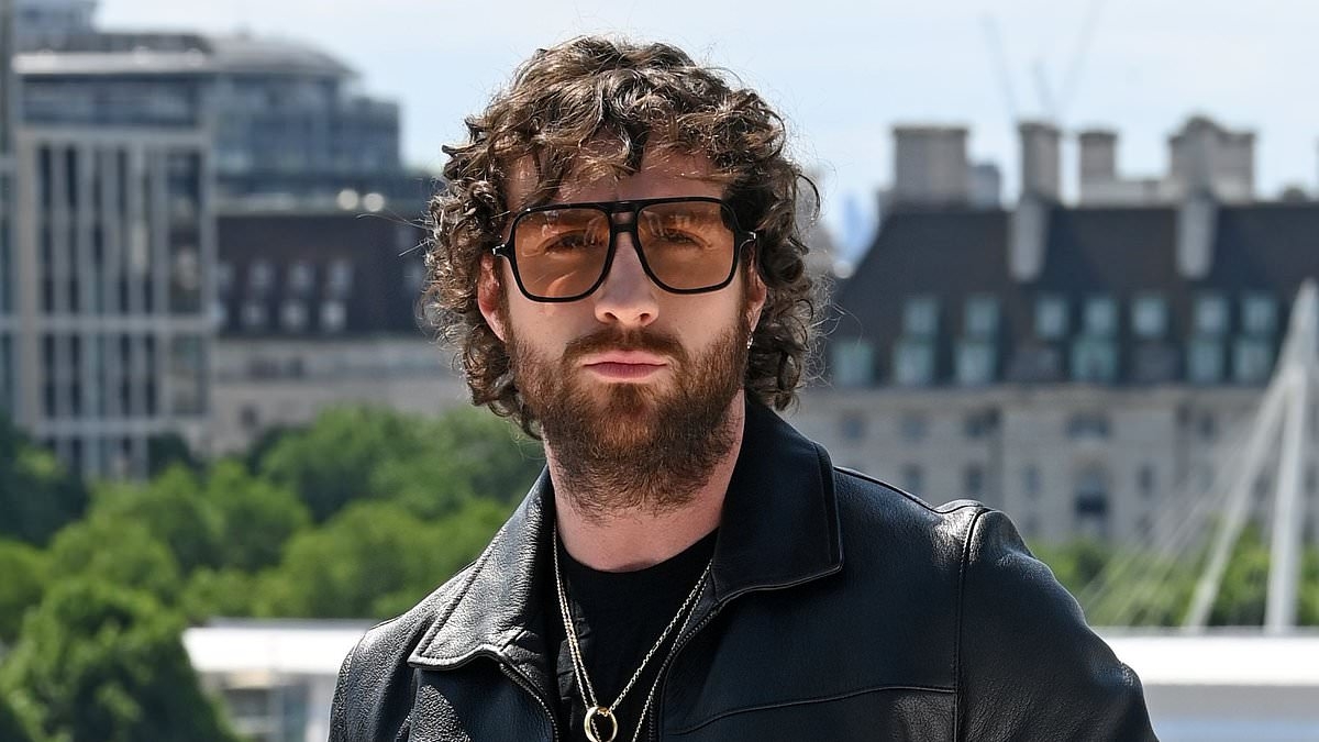 Aaron Taylor-Johnson shows off his wacky new look as he poses up a storm with Jodie Comer at the London photo call for 28 Years Later