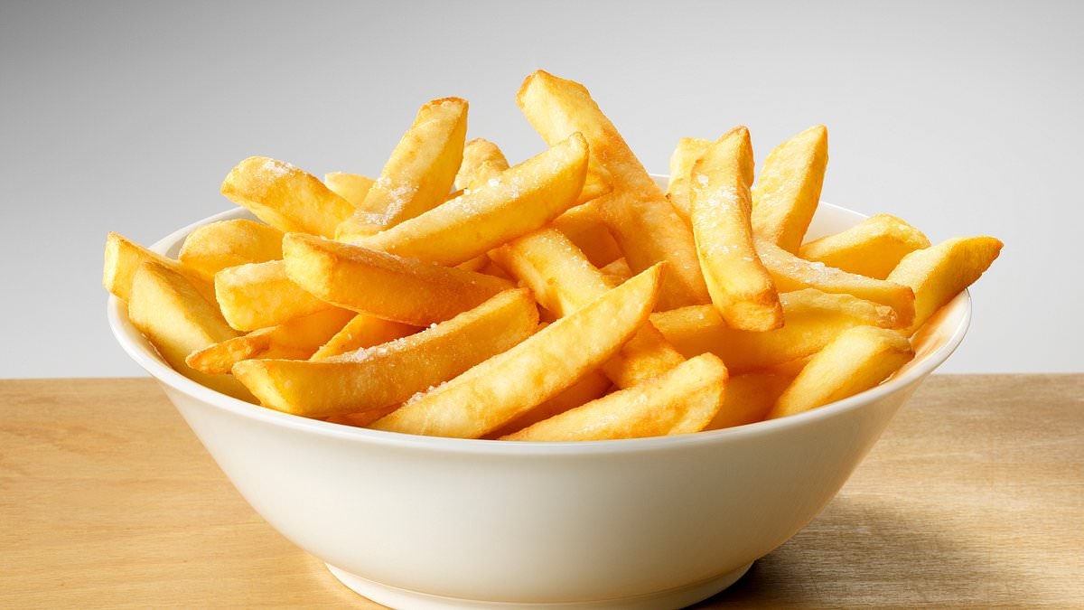 Social media users are BAFFLED to learn the serving size of a portion of chips - as one claims 'I'd eat that while I'm plating up'