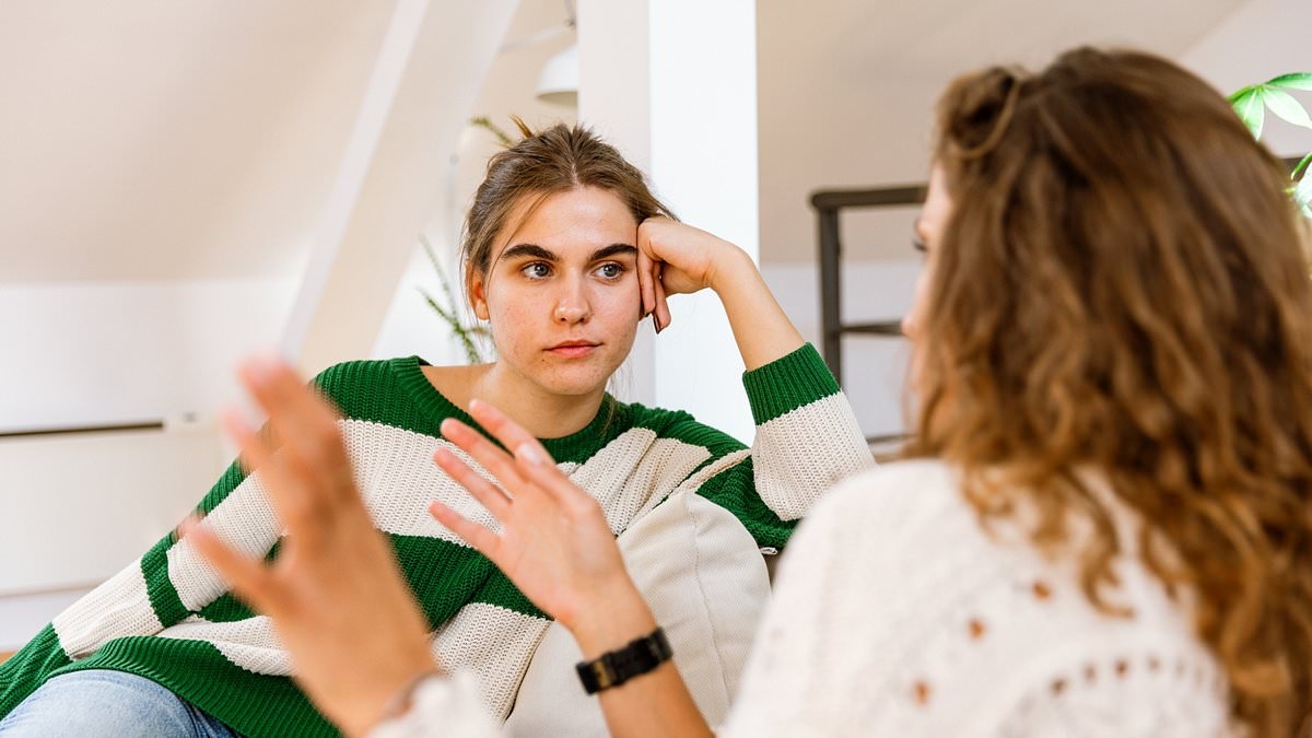 Expert reveals conversation habits that make people instantly hate you - including how you take compliments
