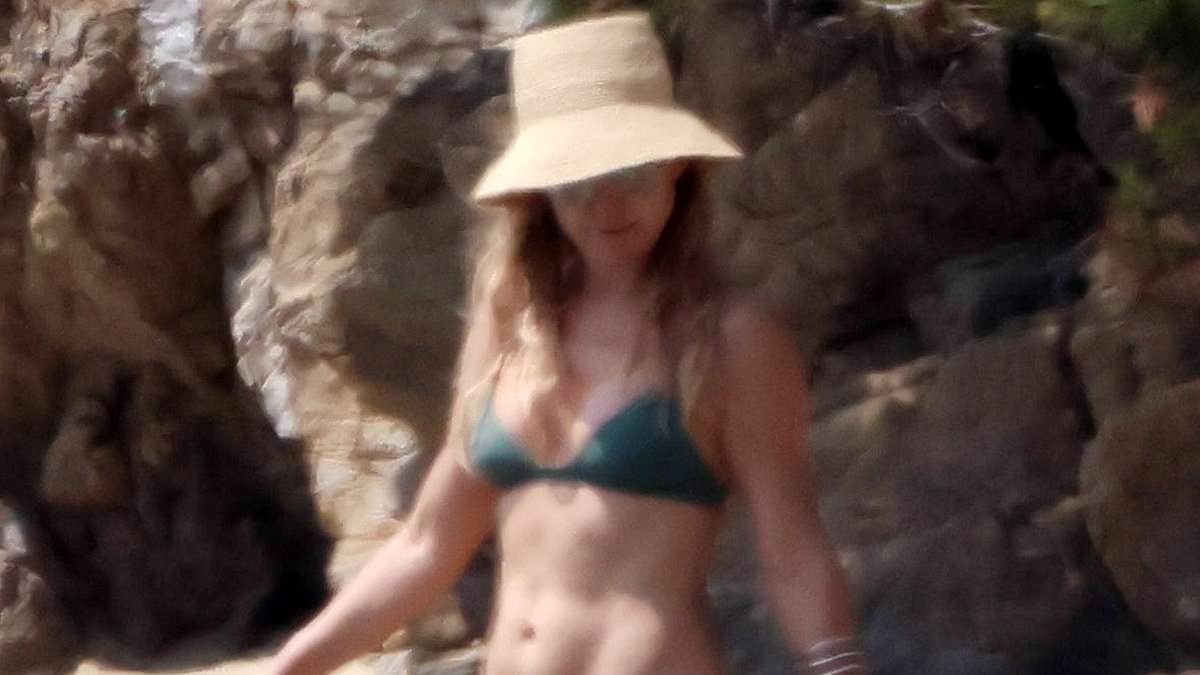 Kate Hudson showcases svelte midriff in tiny bikini during family getaway to Greece