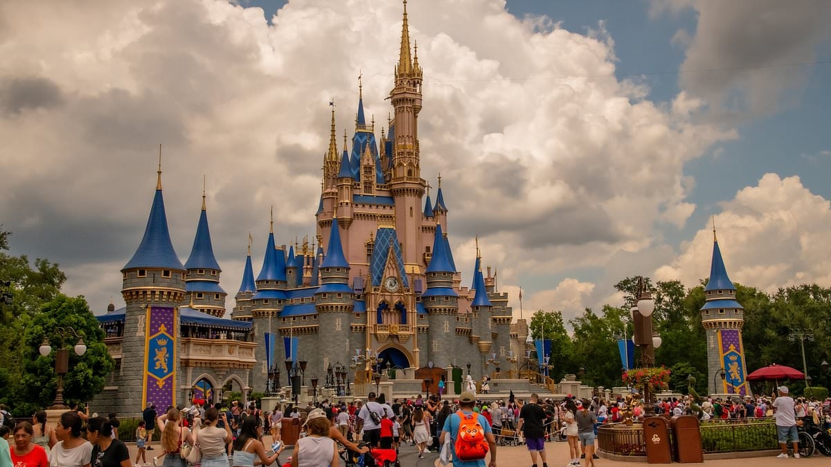 People left outraged after dad shares Disneyland breakfast receipt