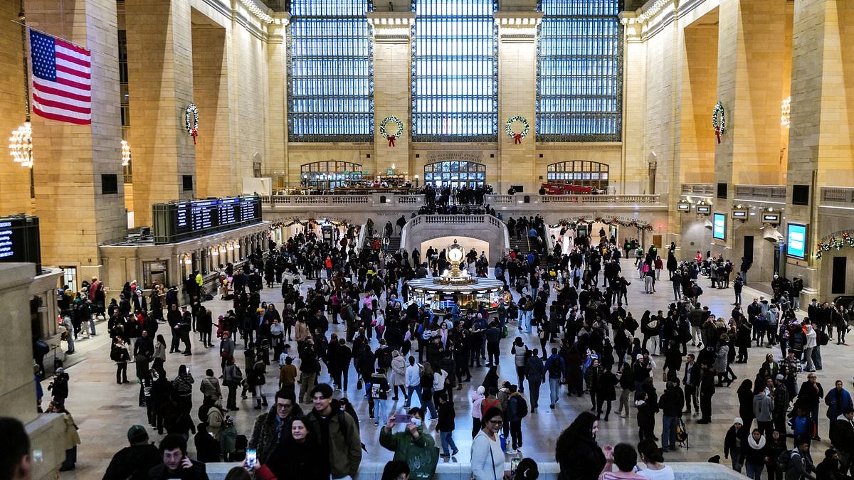 BREAKING NEWS Rush hour chaos as man is STABBED at Grand Central station in front of horrified commuters