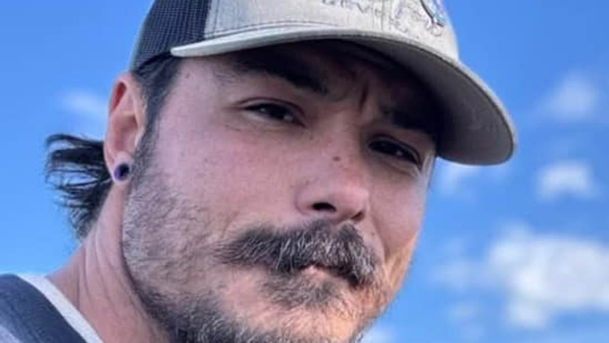 New Travis Decker images released as police continue search for wanted killer dad-of-three