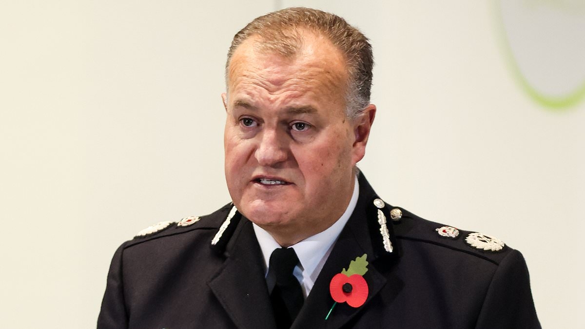 Human rights laws allowing 'feckless fathers' to avoid being deported, top police chief claims